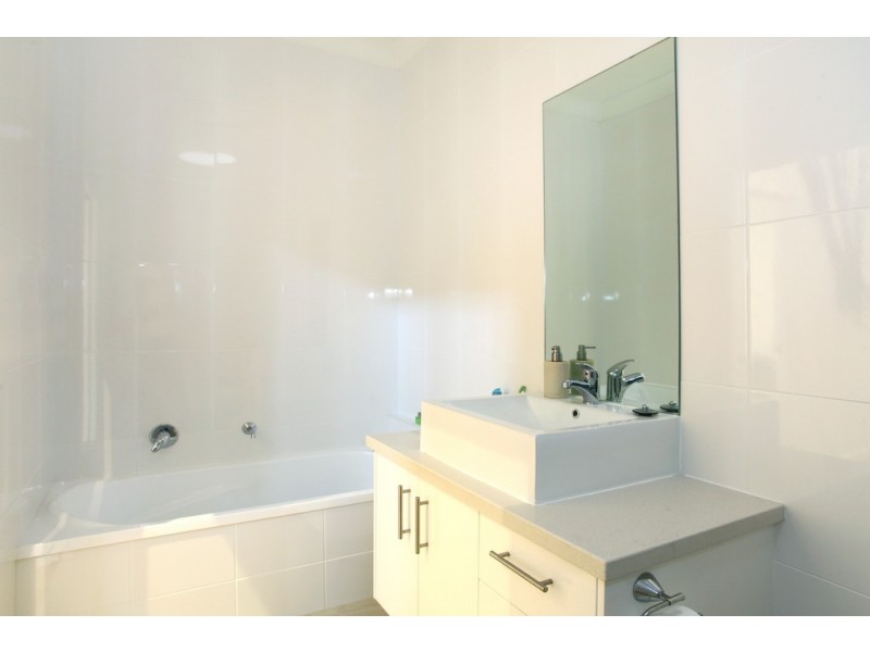 2/1012 Lakeview Terrace, Benowa QLD 4217