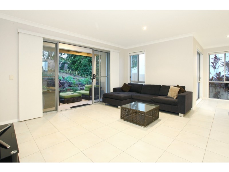 2/1012 Lakeview Terrace, Benowa QLD 4217