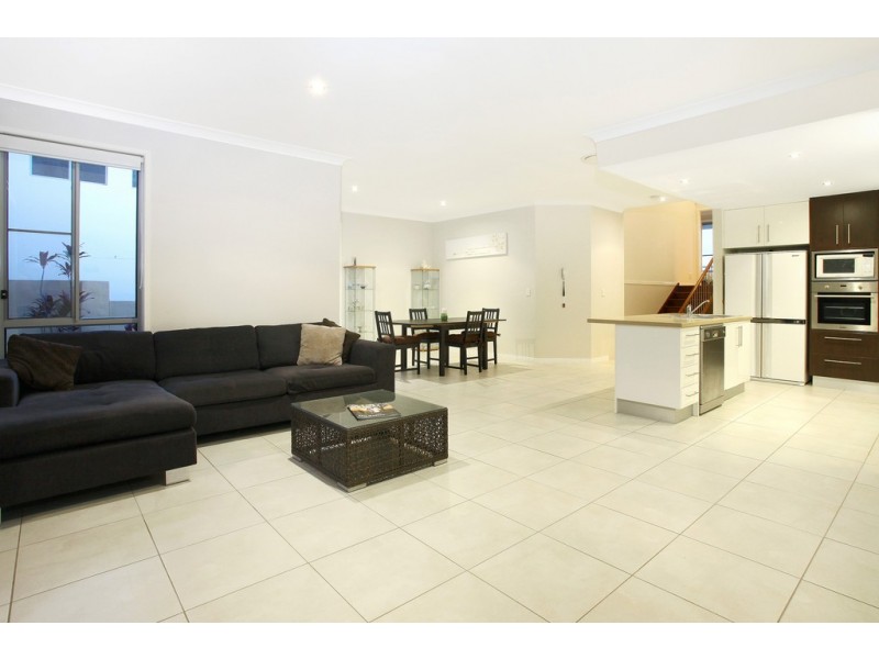 2/1012 Lakeview Terrace, Benowa QLD 4217