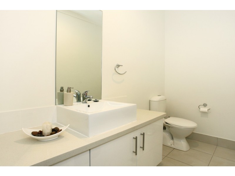 2/1012 Lakeview Terrace, Benowa QLD 4217