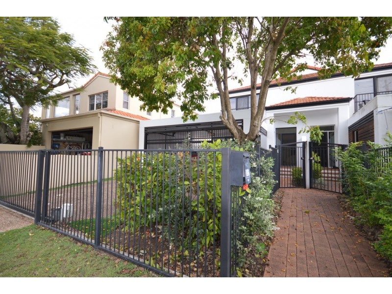 1/6 Crombie Avenue, Surfers Paradise QLD 4217