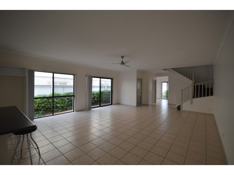 1/6 Crombie Avenue, Surfers Paradise QLD 4217