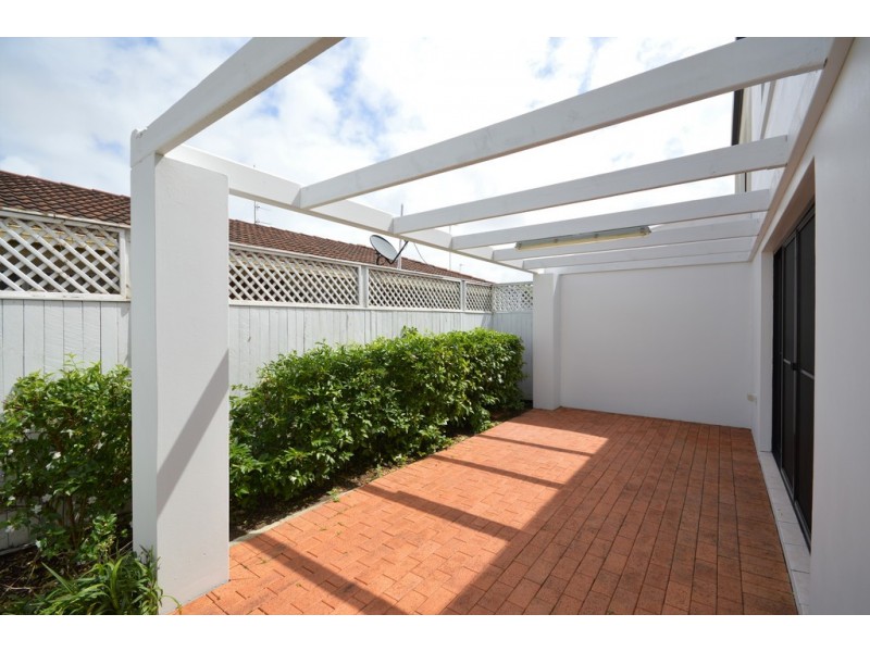 1/6 Crombie Avenue, Surfers Paradise QLD 4217