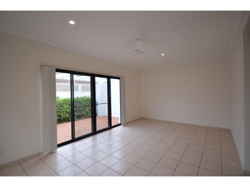 1/6 Crombie Avenue, Surfers Paradise QLD 4217