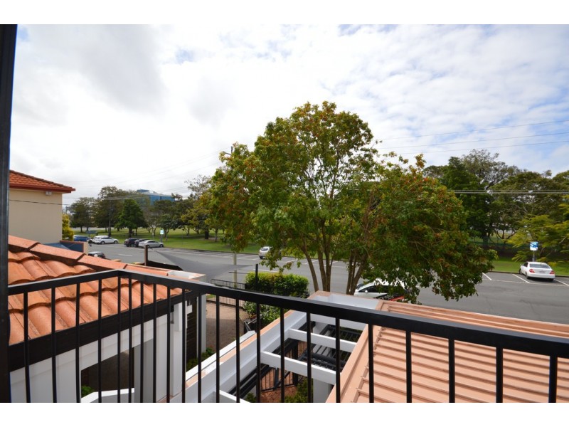 1/6 Crombie Avenue, Surfers Paradise QLD 4217
