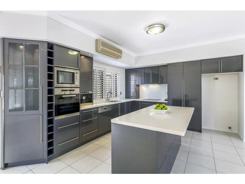 13 Renate Way, Benowa Waters QLD 4217