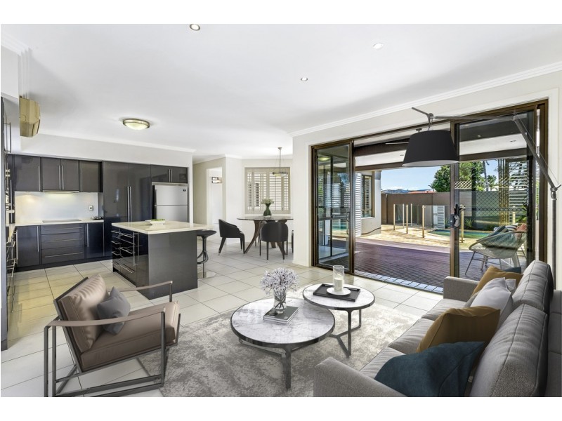 13 Renate Way, Benowa Waters QLD 4217