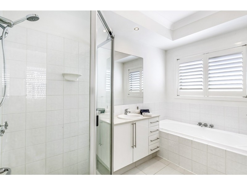 13 Renate Way, Benowa Waters QLD 4217