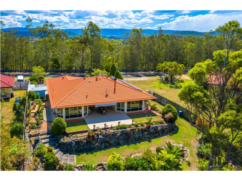 19 Highvale Drive, Helensvale QLD 4212