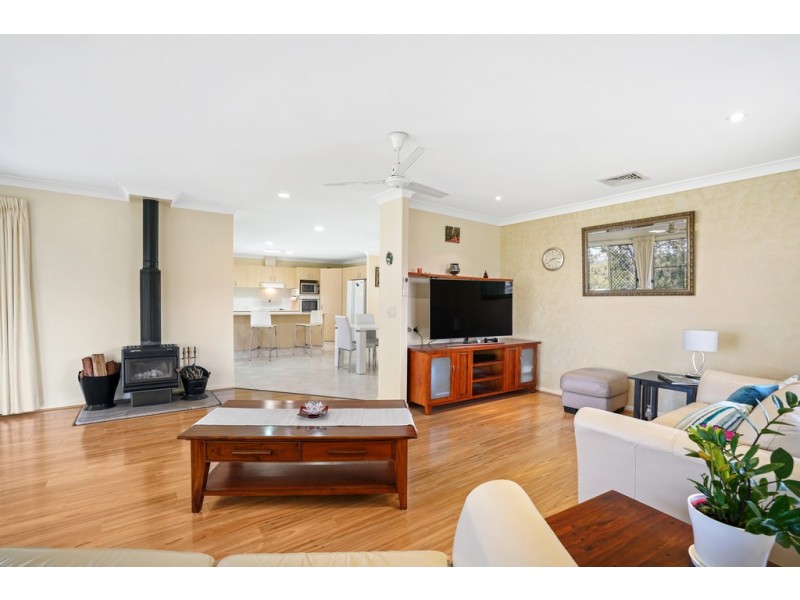 19 Highvale Drive, Helensvale QLD 4212