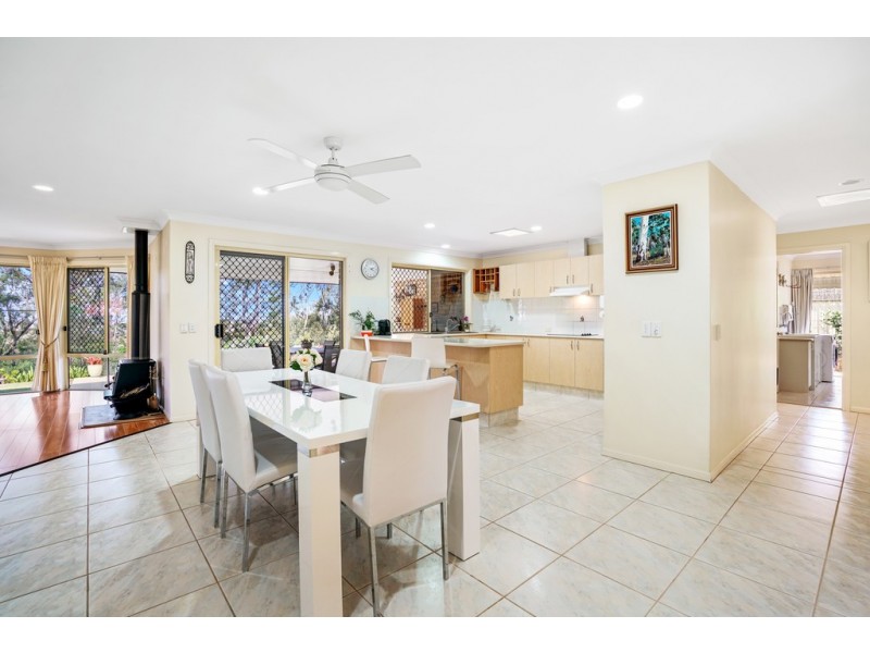 19 Highvale Drive, Helensvale QLD 4212
