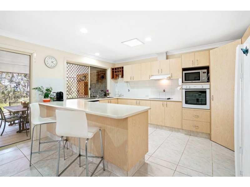 19 Highvale Drive, Helensvale QLD 4212