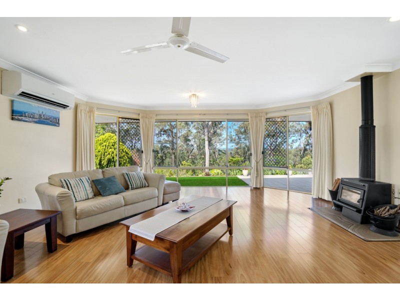 19 Highvale Drive, Helensvale QLD 4212
