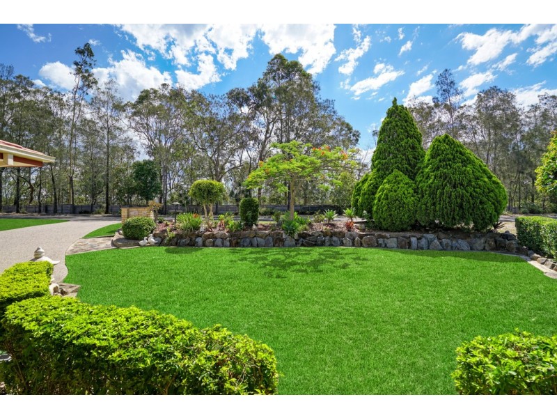 19 Highvale Drive, Helensvale QLD 4212