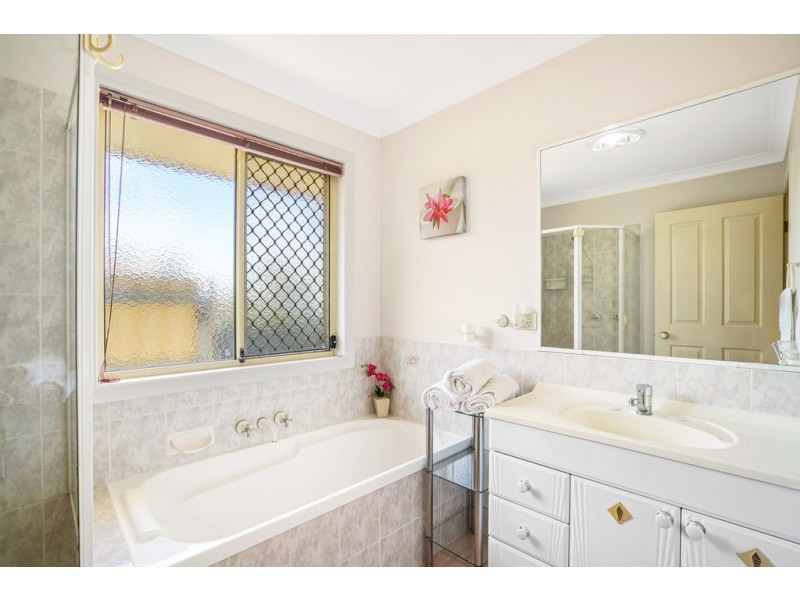 19 Highvale Drive, Helensvale QLD 4212