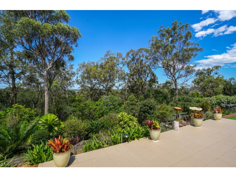 19 Highvale Drive, Helensvale QLD 4212