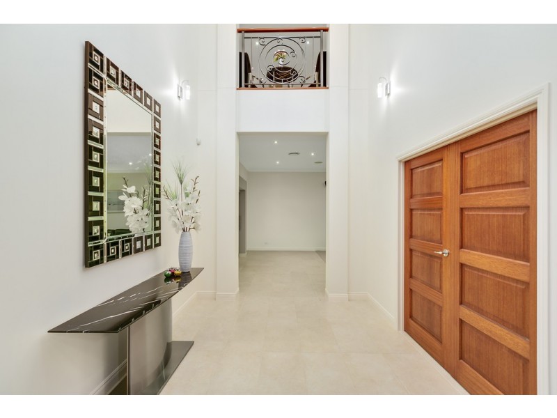 127 Sir Bruce Small Boulevard, Benowa Waters QLD 4217