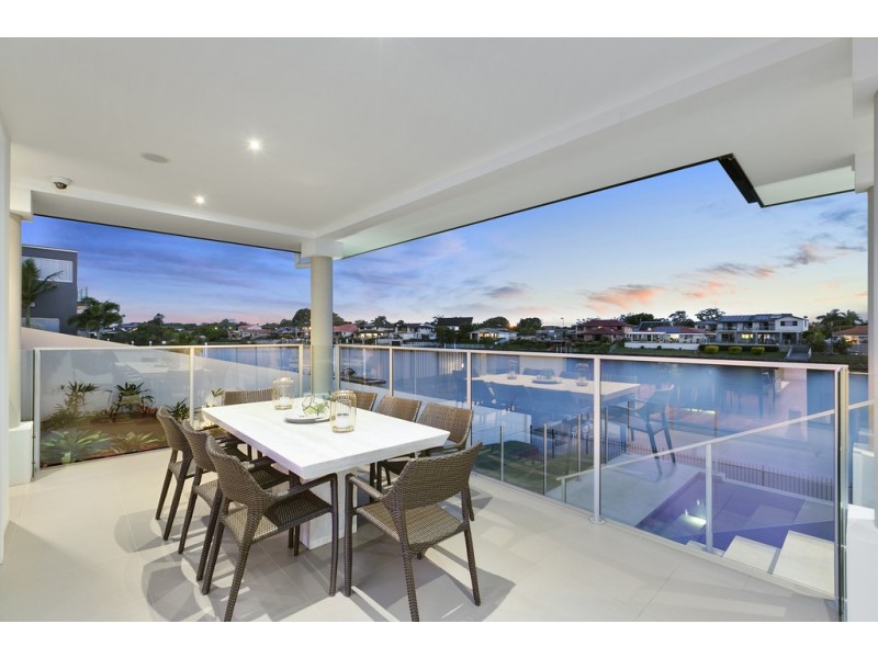 127 Sir Bruce Small Boulevard, Benowa Waters QLD 4217