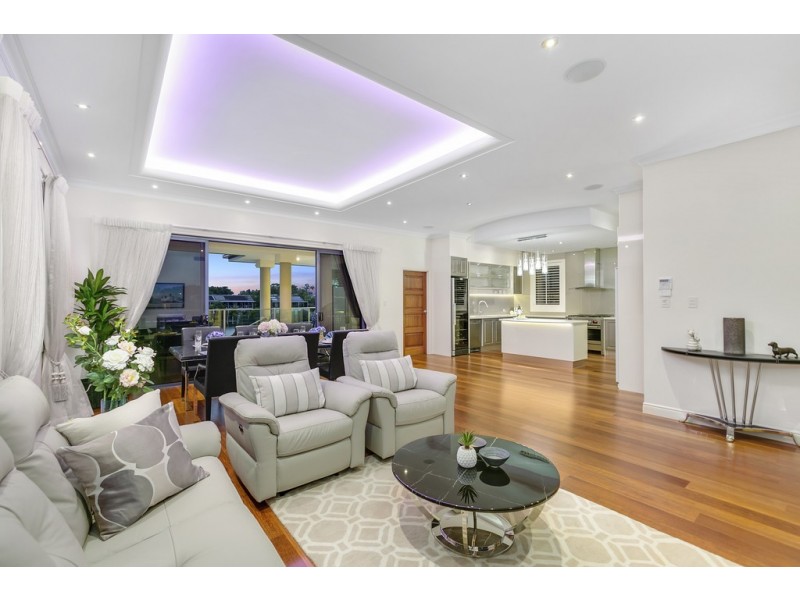 127 Sir Bruce Small Boulevard, Benowa Waters QLD 4217
