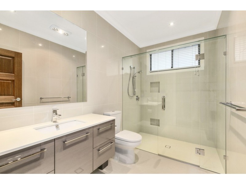 127 Sir Bruce Small Boulevard, Benowa Waters QLD 4217