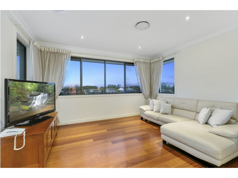 127 Sir Bruce Small Boulevard, Benowa Waters QLD 4217