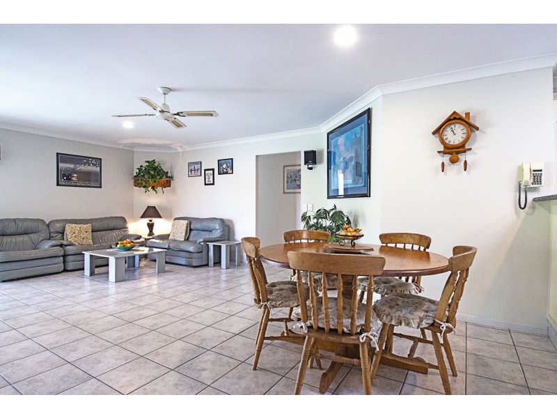 18 Oakhill Crescent, Parkwood QLD 4214