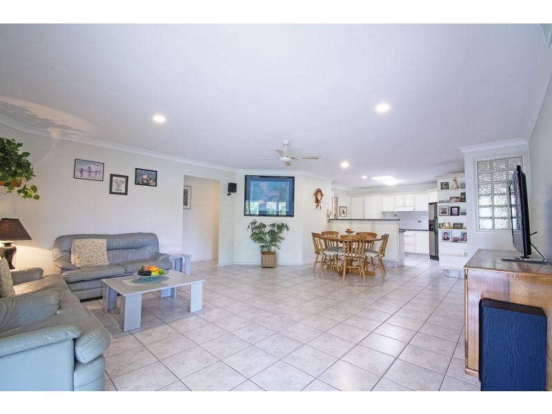 18 Oakhill Crescent, Parkwood QLD 4214