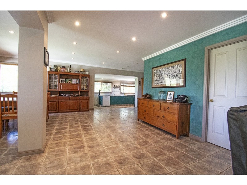 8 Bellara Street, Ashmore QLD 4214