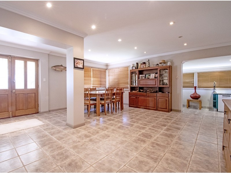 8 Bellara Street, Ashmore QLD 4214