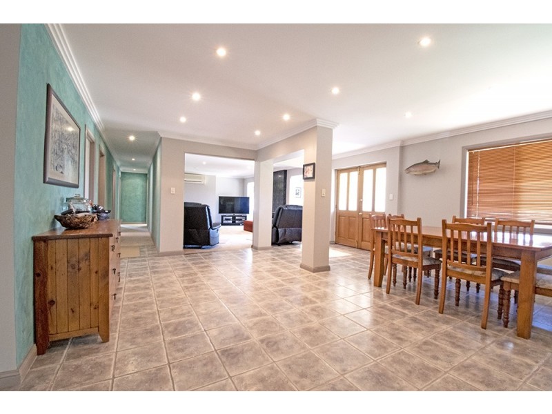 8 Bellara Street, Ashmore QLD 4214