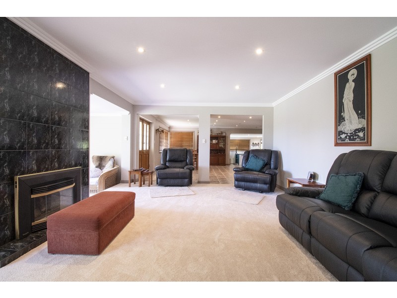 8 Bellara Street, Ashmore QLD 4214