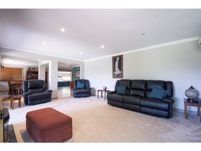 8 Bellara Street, Ashmore QLD 4214