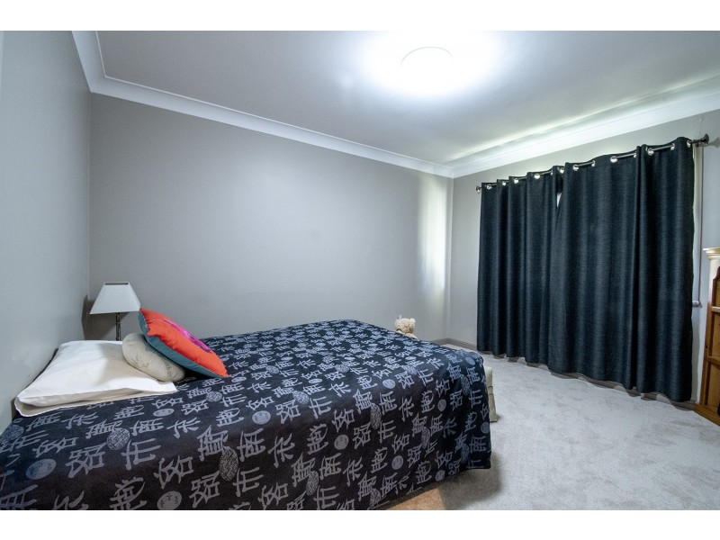 8 Bellara Street, Ashmore QLD 4214