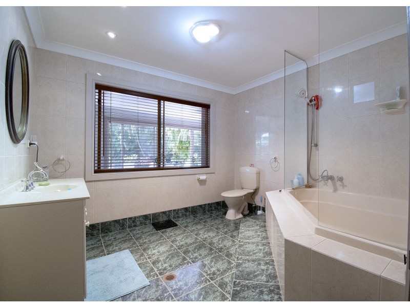 8 Bellara Street, Ashmore QLD 4214