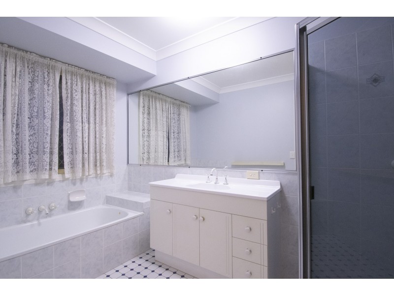 14 Greg Norman Crescent, Parkwood QLD 4214