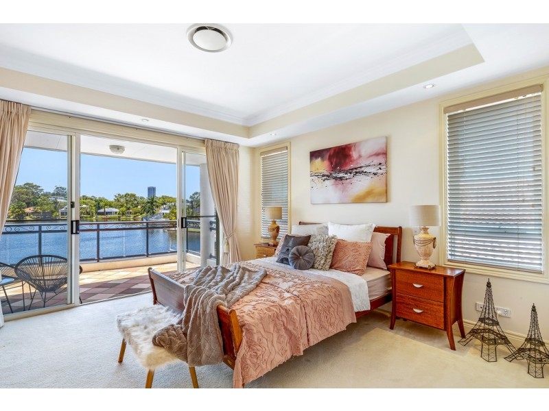 71/40 Cotlew Street East, Southport QLD 4215