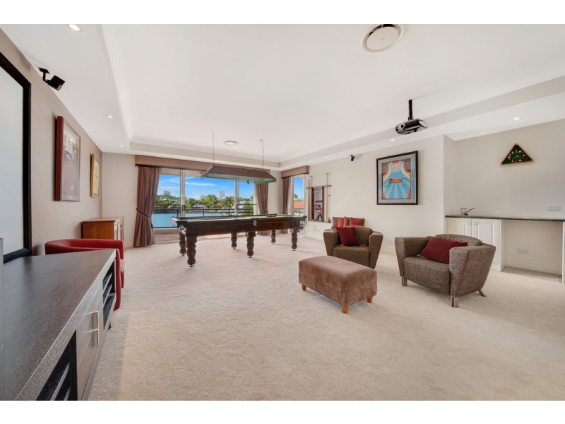 71/40 Cotlew Street East, Southport QLD 4215