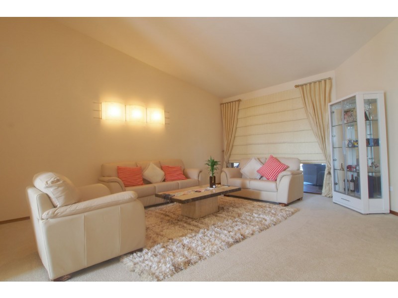 46 Sir Bruce Small Blvd, Benowa Waters QLD 4217