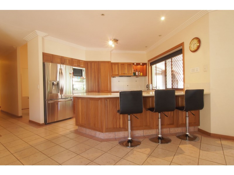 46 Sir Bruce Small Blvd, Benowa Waters QLD 4217