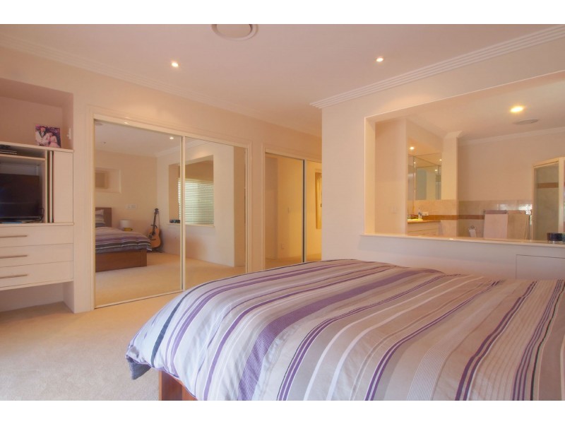 46 Sir Bruce Small Blvd, Benowa Waters QLD 4217