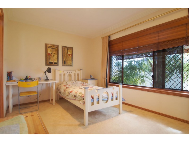 46 Sir Bruce Small Blvd, Benowa Waters QLD 4217