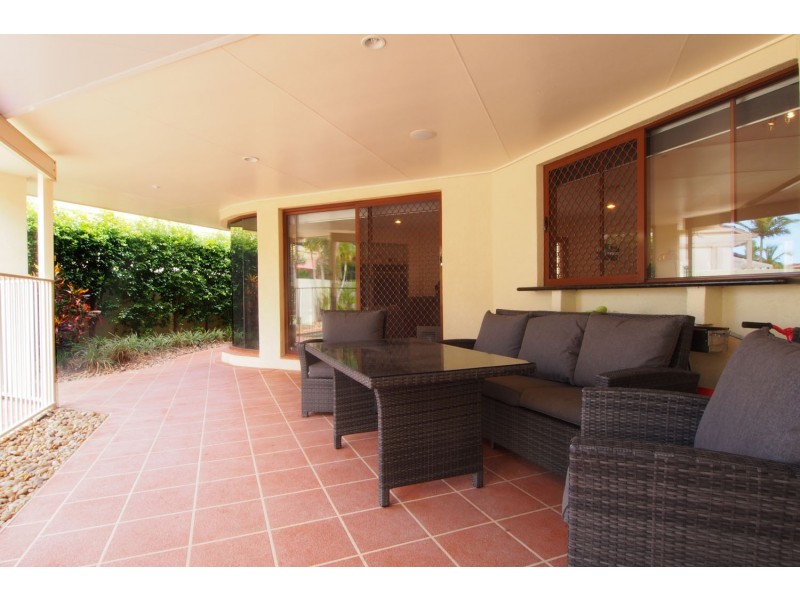 46 Sir Bruce Small Blvd, Benowa Waters QLD 4217