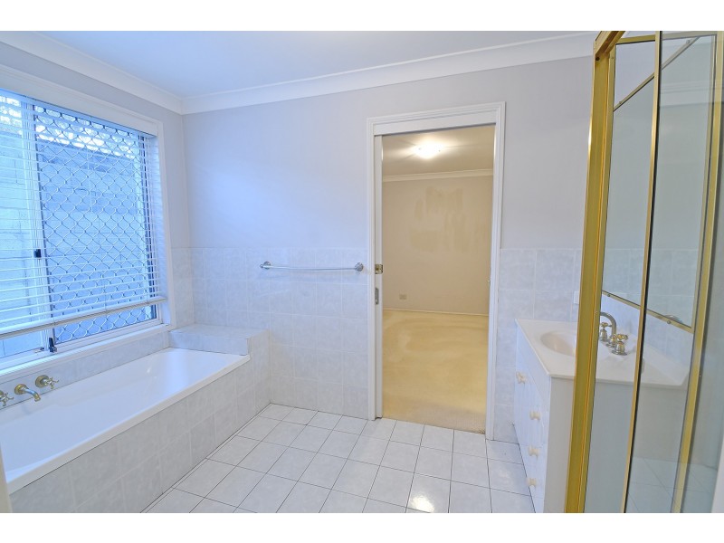 24 Greg Norman Crescent, Parkwood QLD 4214