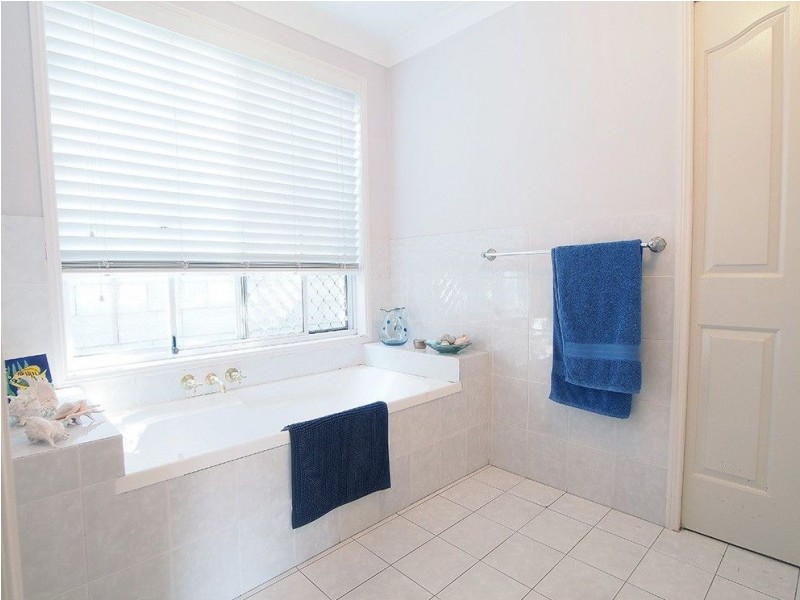 24 Greg Norman Crescent, Parkwood QLD 4214