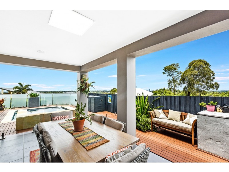 7 Therese Mary Avenue, Carrara QLD 4211