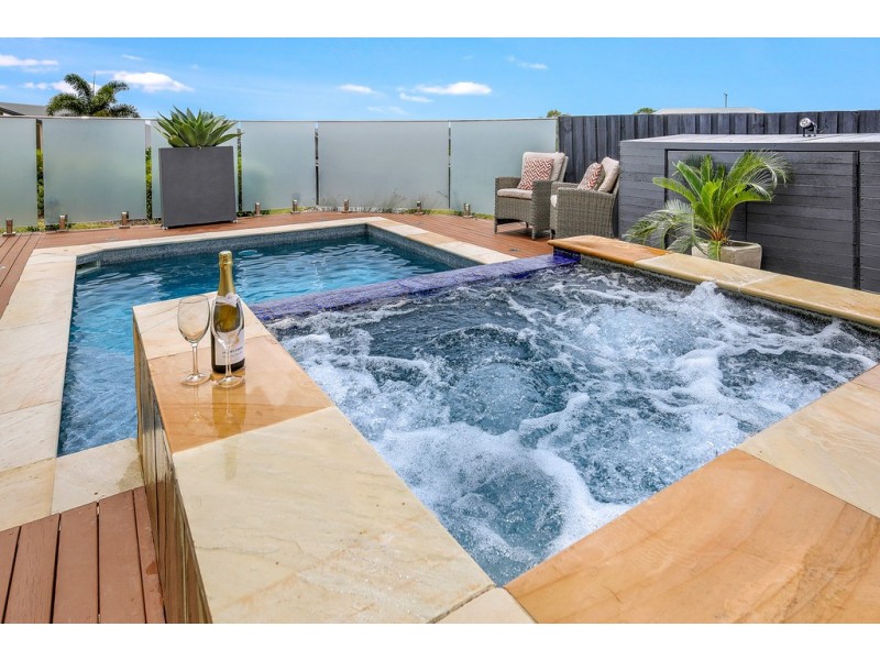 7 Therese Mary Avenue, Carrara QLD 4211