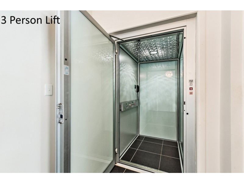 7 Therese Mary Avenue, Carrara QLD 4211