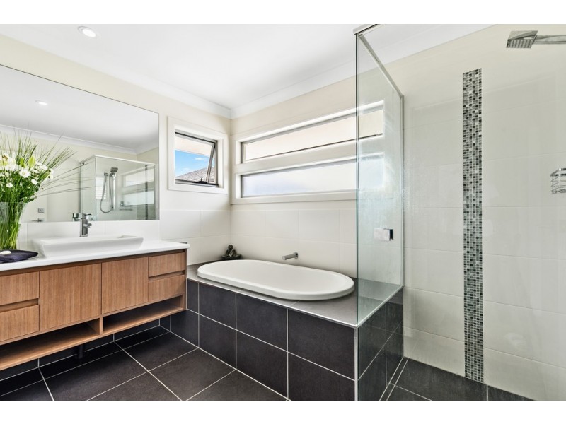 7 Therese Mary Avenue, Carrara QLD 4211