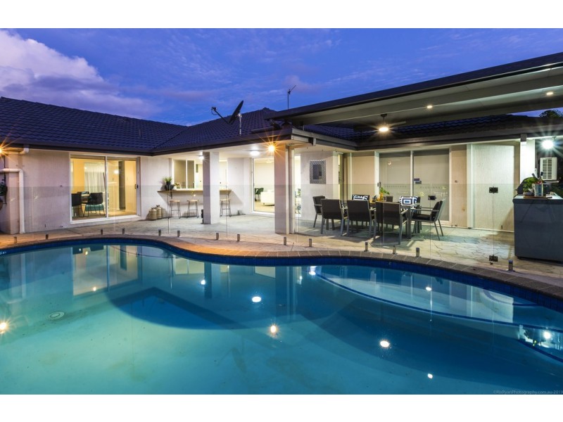 21 Edinburgh Road, Benowa Waters QLD 4217