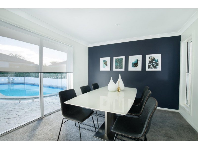 21 Edinburgh Road, Benowa Waters QLD 4217